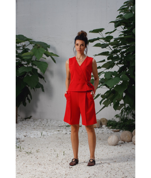 Shorts with an arrow (red)