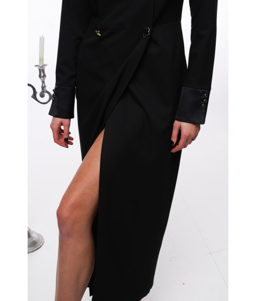 Evening dress with buttons