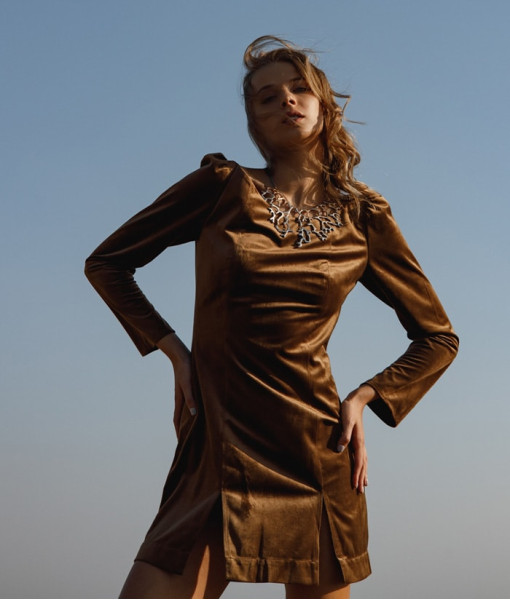 Elegant dress made of velvet in the style of Old Money