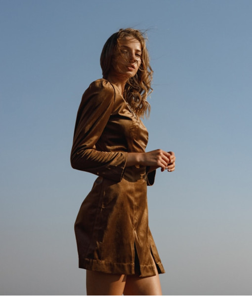 Elegant dress made of velvet in the style of Old Money