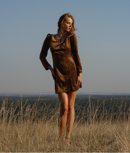 Elegant dress made of velvet in the style of Old Money