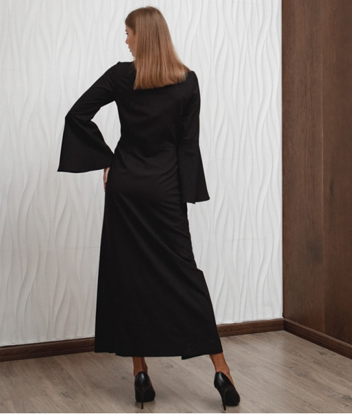 Dress with lace on the sleeves