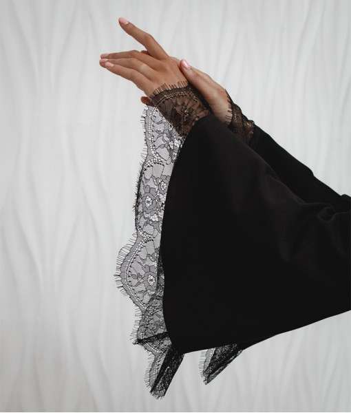 Dress with lace on the sleeves