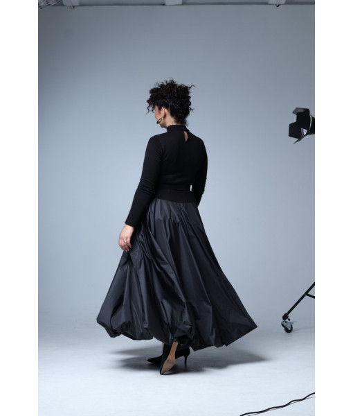 Dress with a voluminous balloon skirt