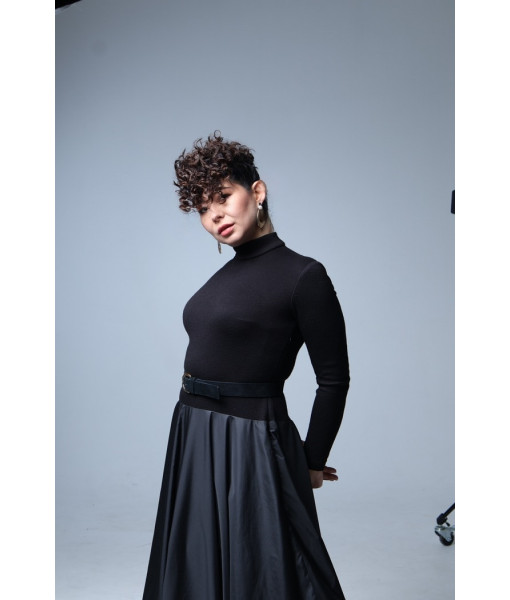 Dress with a voluminous balloon skirt