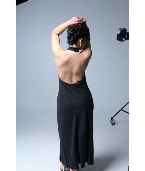 Dress with an open back and a removable red braid