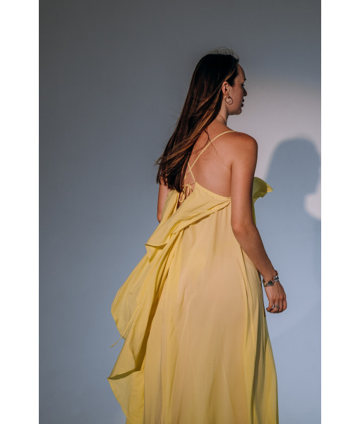 Dress with an open back