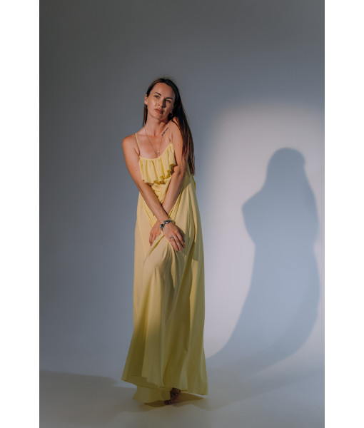 Dress with an open back