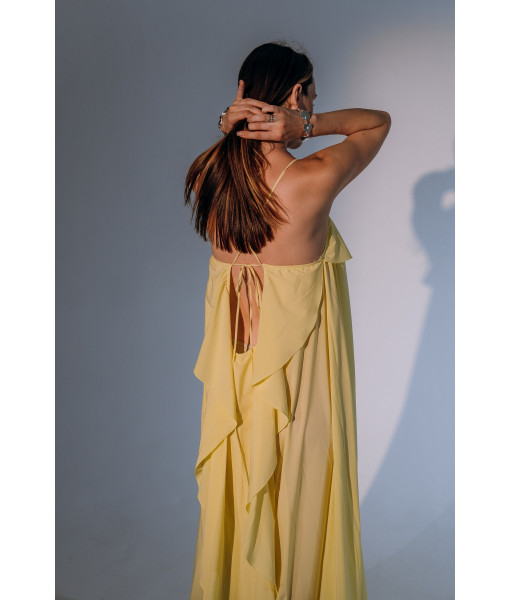 Dress with an open back