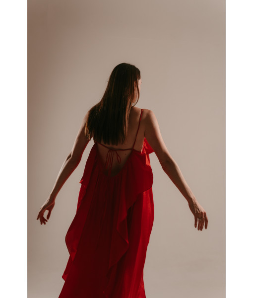Dress with an open back