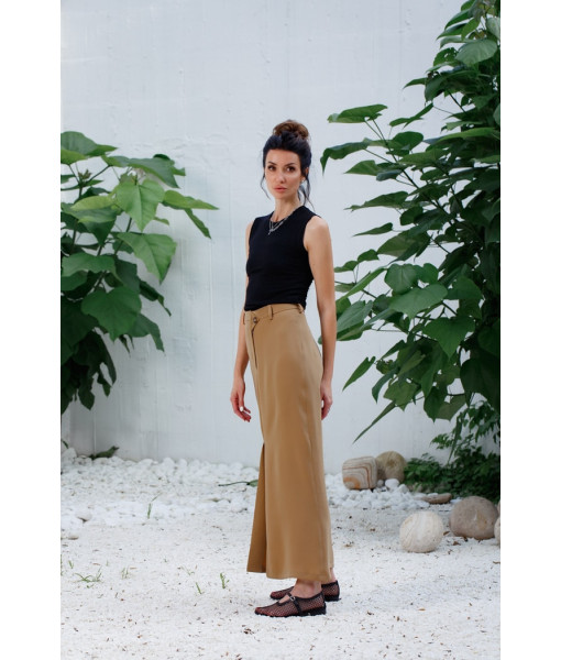 Classic skirt with slit (beige)