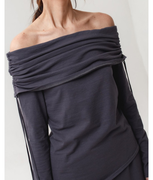 Knitted suit: palazzo and off-shoulder long (gray)