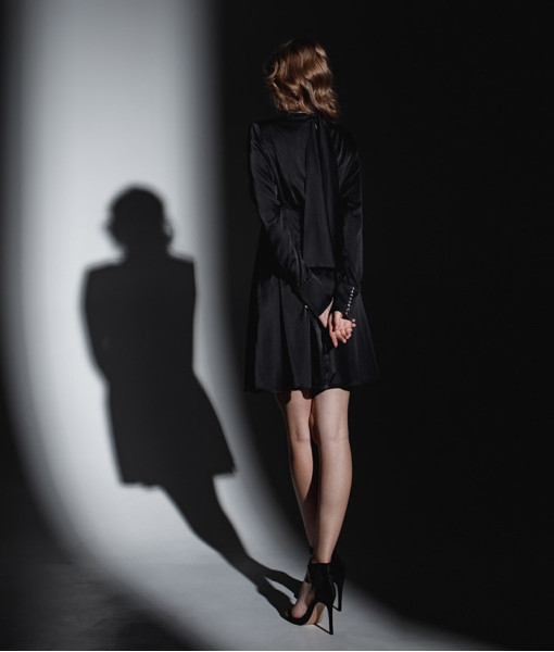 Short silk dress with pleats (black, pink)