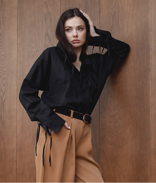 Shirt with laces, black