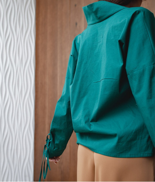 Shirt with laces, green