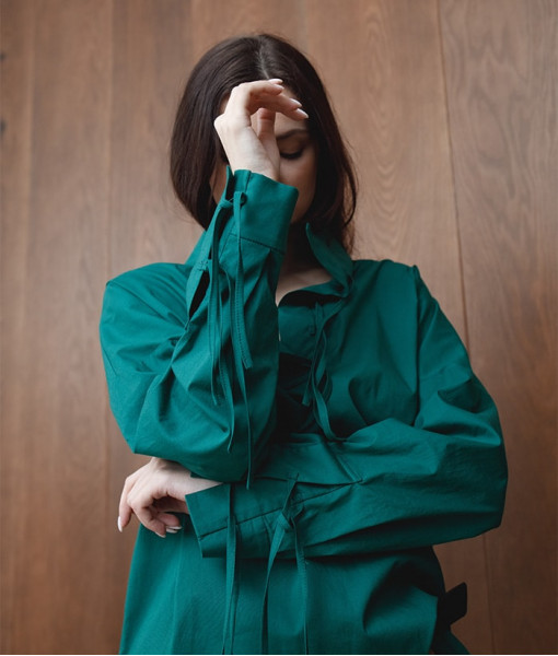Shirt with laces, green