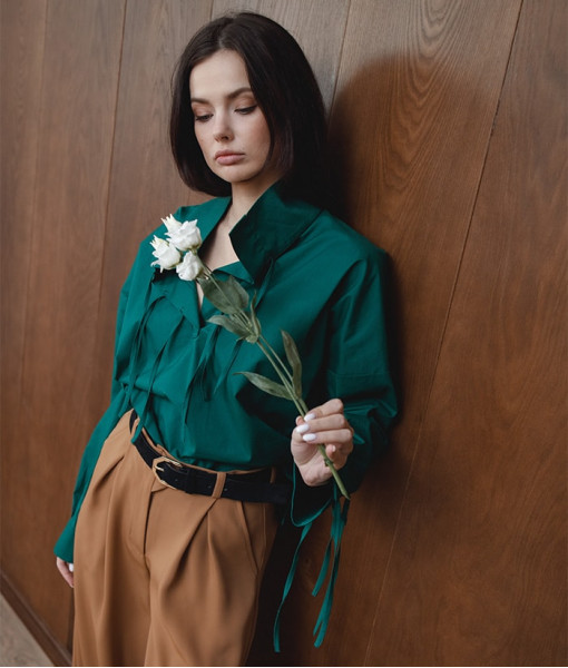 Shirt with laces, green